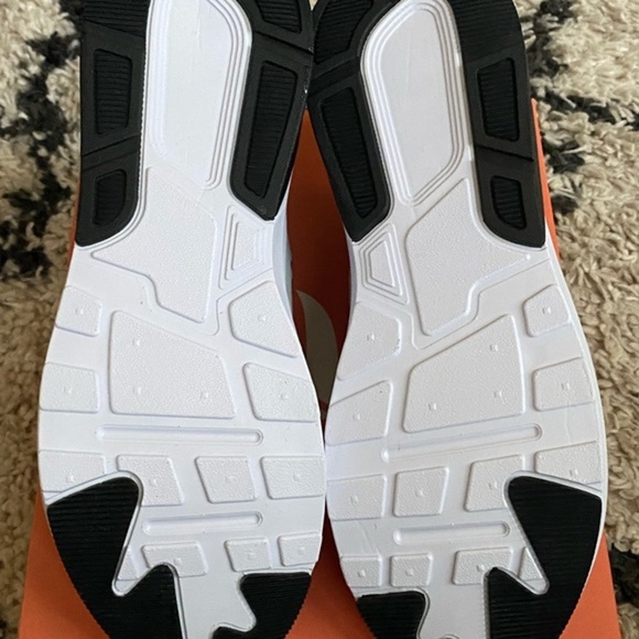 Fabletics Palms Performance SI Sneaker Tennis Shoe NEW Size 11 White & Black 🐝 - Picture 5 of 7